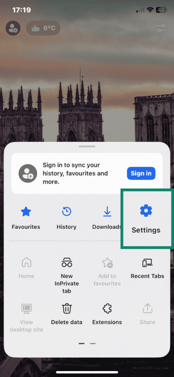 Edge open on iOS with Settings menu open and Settings icon highlighted