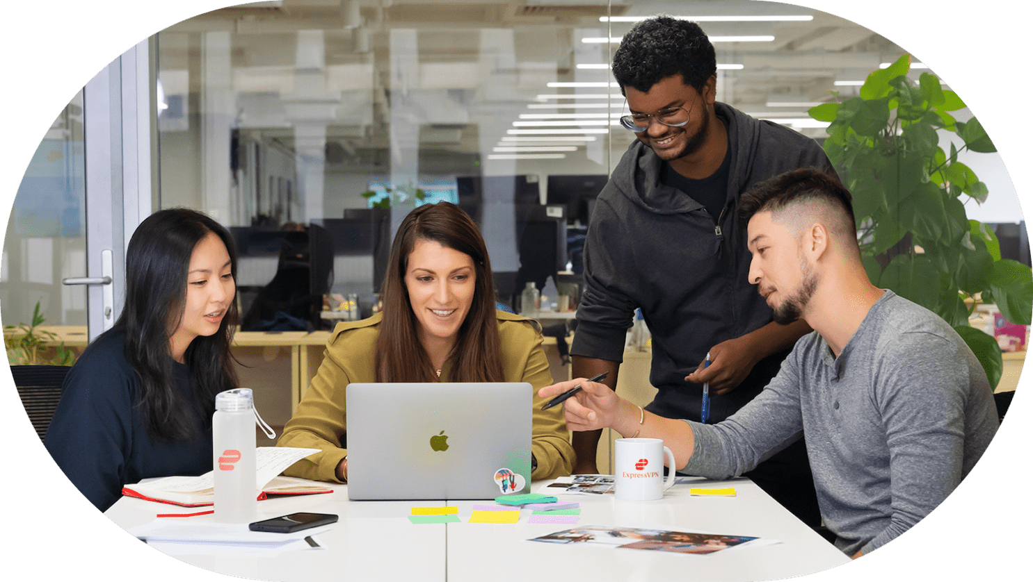 ExpressVPN-anställda som samarbetar